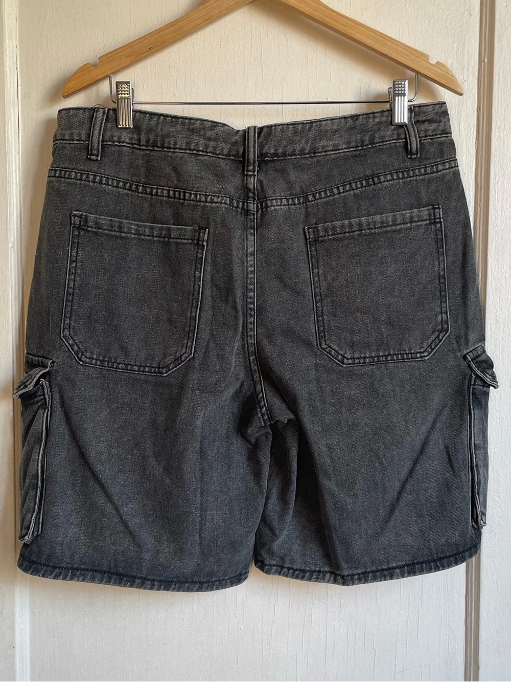 SHEIN Washed Black Denim Cargo Shorts Size 31 High Rise Y2K Bermuda